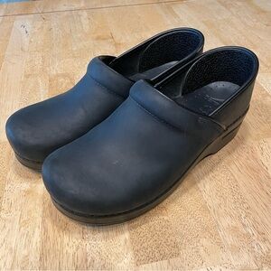 Dansko Professional Black Oiled Leather Clogs 41 10